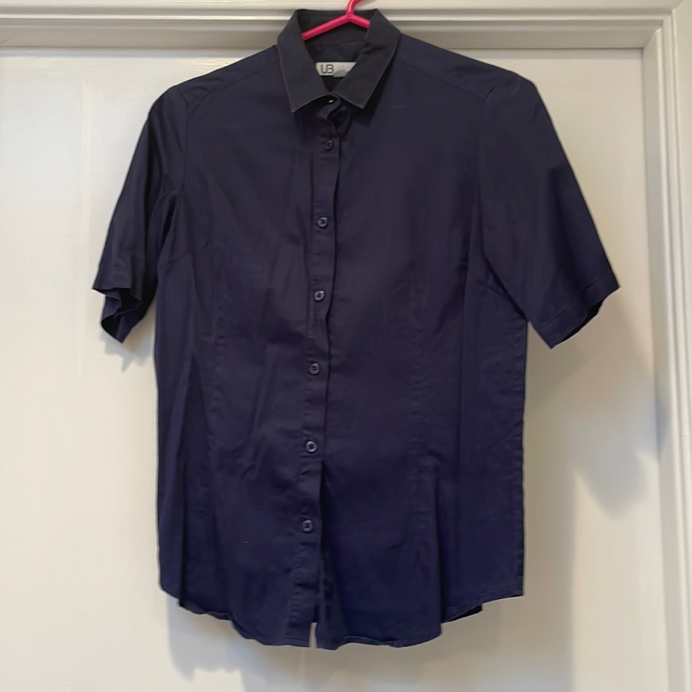 ❤️5/$15 Classic navy blouse